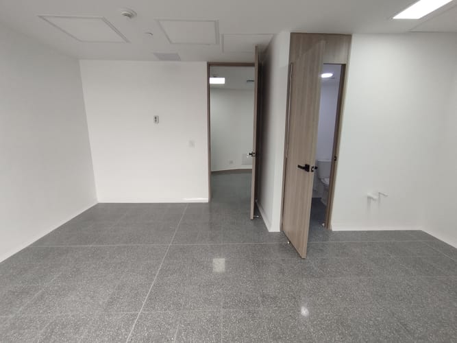 Consultorio en arriendo en El Poblado, Medellín, 37 m² · foto 3 de 8