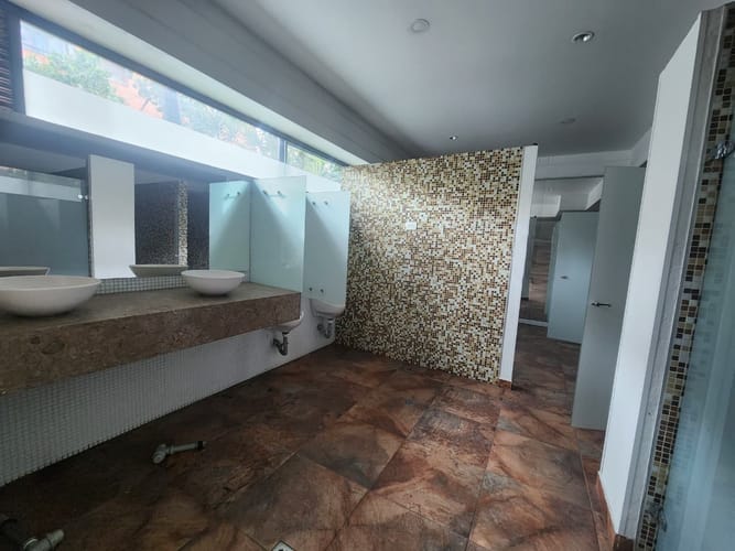 Bodega en arriendo en Laureles, Medellín, 750 m² · foto 12 de 12