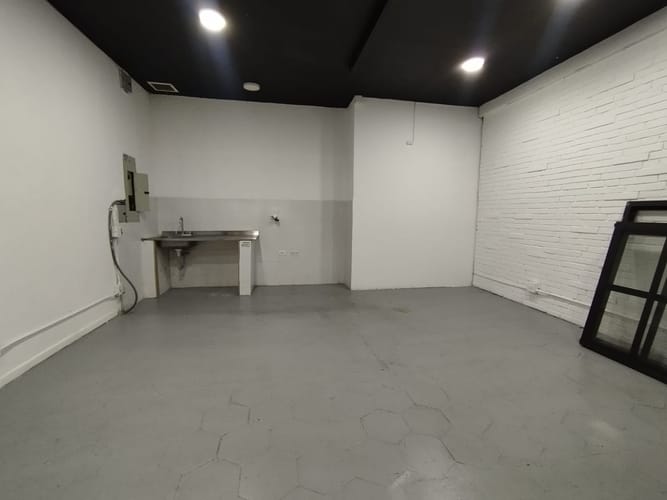 Local en arriendo en El Poblado, Medellín, 35 m² · foto 7 de 9