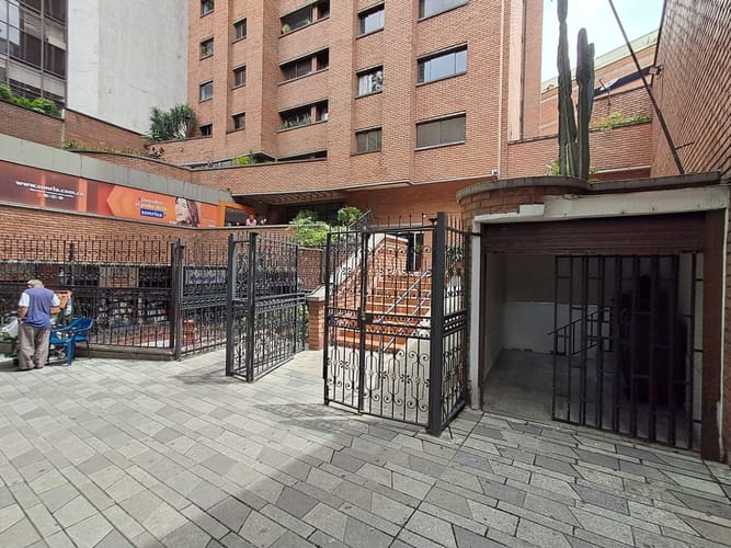 Local en arriendo en La Candelaria, Medellín, 33 m² · foto 8 de 10