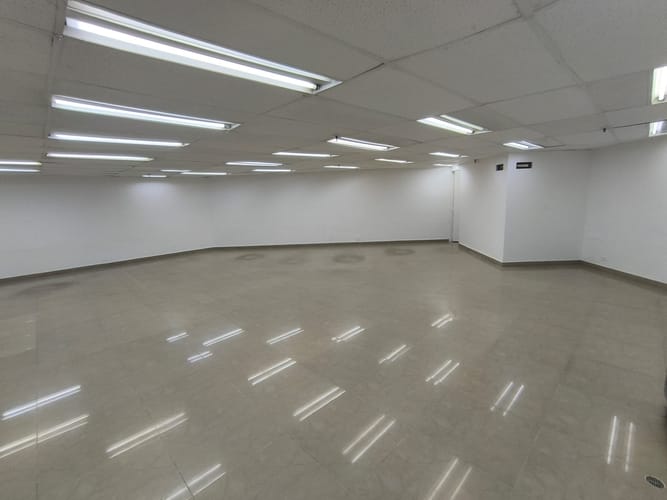Local en arriendo en La Candelaria, Medellín, 133 m² · foto 2 de 9