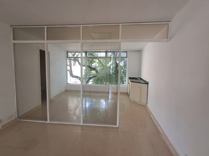 Oficina en arriendo en Laureles, Medellín, 31 m² · foto 6 de 20
