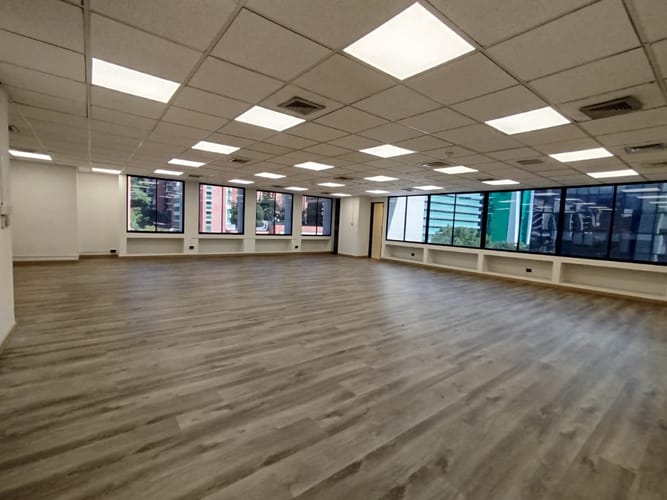 Oficina en arriendo en El Poblado, Medellín, 135 m² · foto 2 de 11