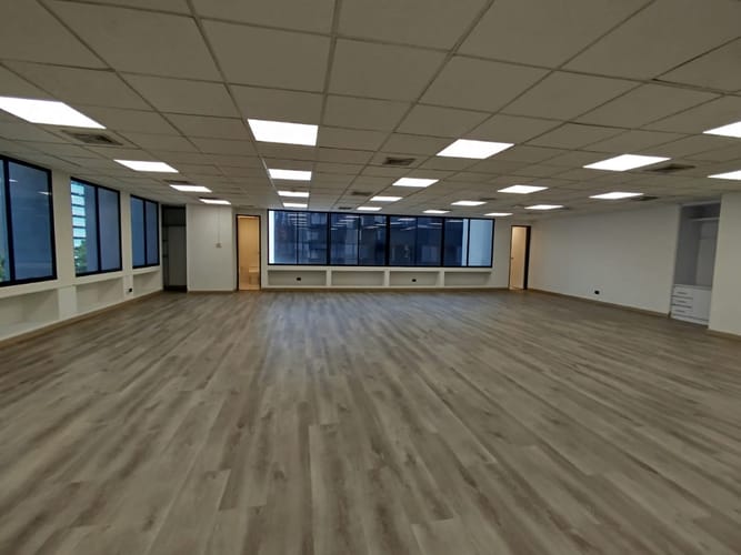 Oficina en arriendo en El Poblado, Medellín, 135 m² · foto 3 de 11