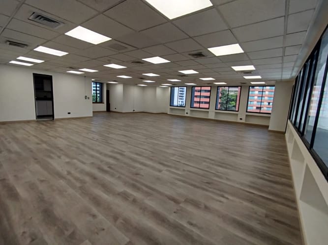 Oficina en arriendo en El Poblado, Medellín, 135 m² · foto 9 de 11