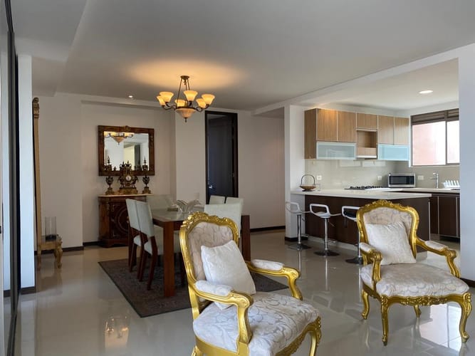 Apartamento de 3 alcobas en arriendo en El Poblado, Medellín, 150 m² · foto 3 de 12