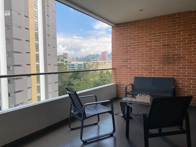 Apartamento de 3 alcobas en arriendo en El Poblado, Medellín, 150 m² · foto 4 de 12