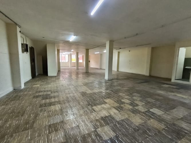 Bodega en arriendo en La América, Medellín, 330 m² · foto 6 de 19