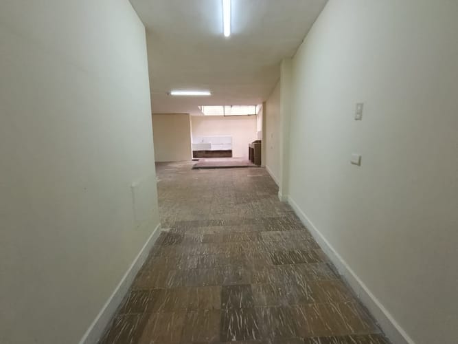 Bodega en arriendo en La América, Medellín, 330 m² · foto 16 de 19