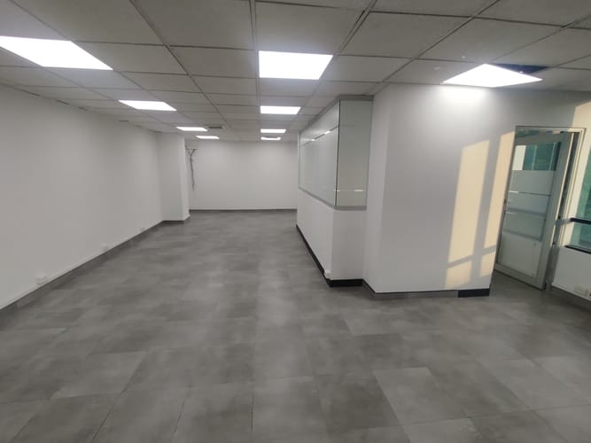 Oficina en arriendo en El Poblado, Medellín, 82 m² · foto 2 de 9