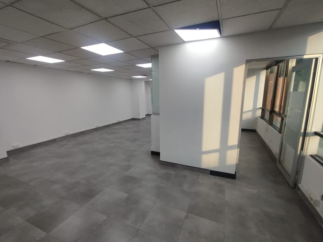 Oficina en arriendo en El Poblado, Medellín, 82 m² · foto 3 de 9