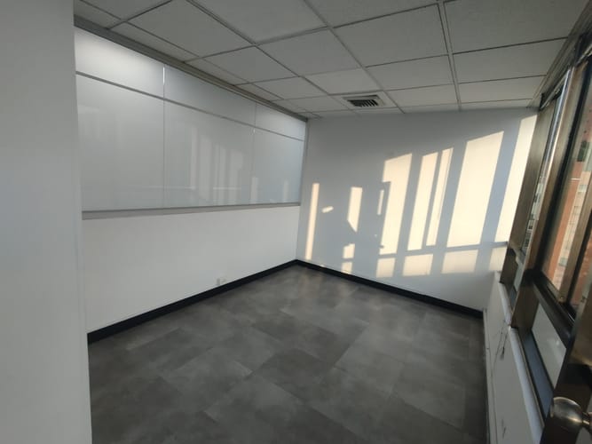 Oficina en arriendo en El Poblado, Medellín, 82 m² · foto 5 de 9