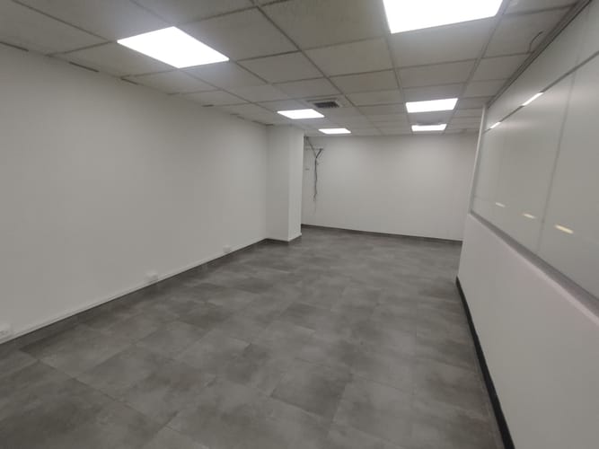Oficina en arriendo en El Poblado, Medellín, 82 m² · foto 6 de 9
