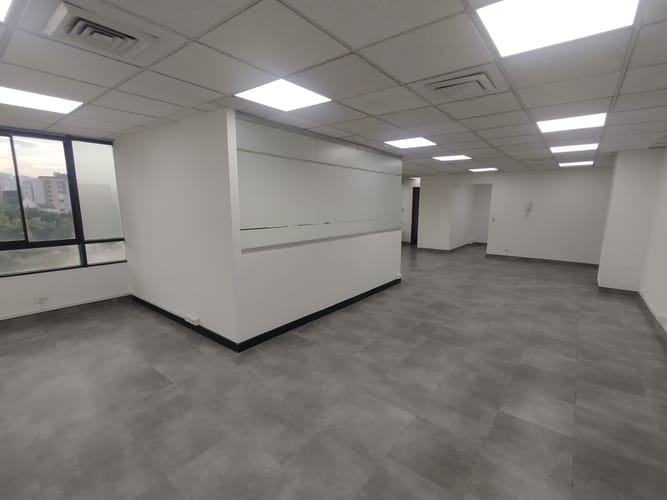 Oficina en arriendo en El Poblado, Medellín, 82 m² · foto 7 de 9