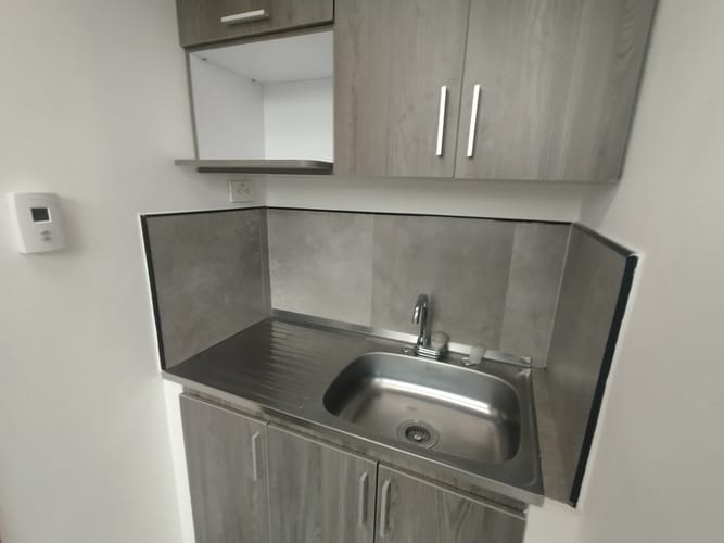 Oficina en arriendo en El Poblado, Medellín, 82 m² · foto 8 de 9
