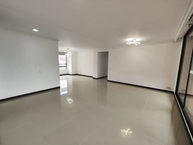 Apartamento de 3 alcobas en arriendo en La Florida, Medellín, 150 m² · foto 2 de 20