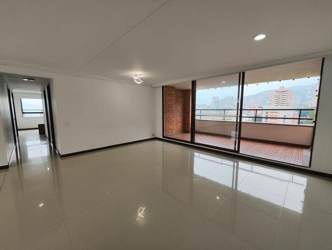 Apartamento de 3 alcobas en arriendo en La Florida, Medellín, 150 m² · foto 3 de 20