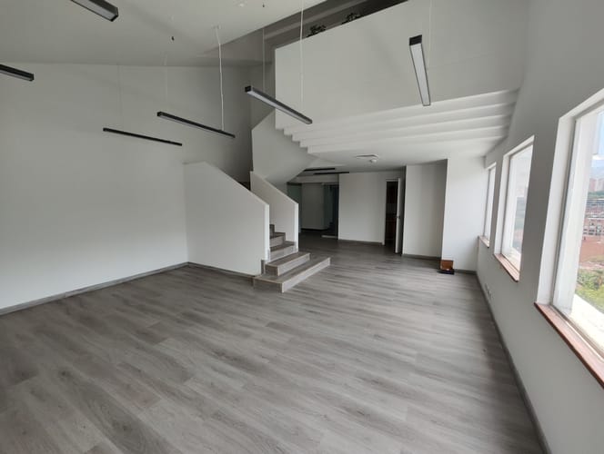 Oficina en arriendo en El Poblado, Medellín, 127 m² · foto 2 de 11