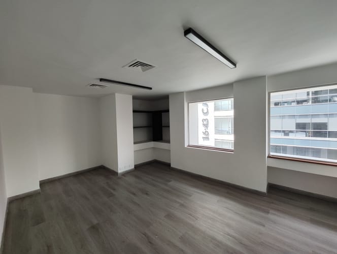 Oficina en arriendo en El Poblado, Medellín, 127 m² · foto 4 de 11