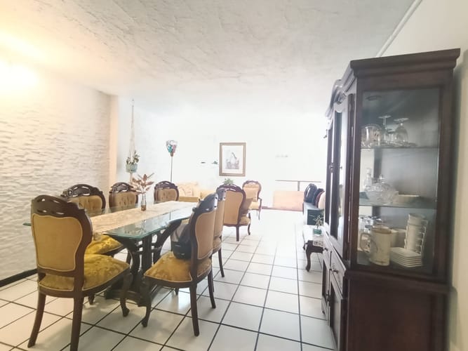 Apartamento de 4 alcobas en arriendo en Laureles, Medellín, 178 m² · foto 2 de 20