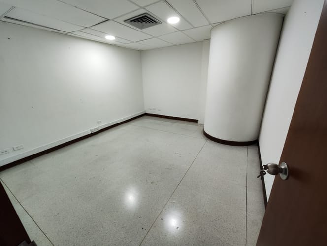 Oficina en arriendo en El Poblado, Medellín, 117 m² · foto 6 de 14