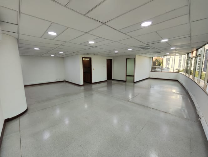 Oficina en arriendo en El Poblado, Medellín, 117 m² · foto 7 de 14