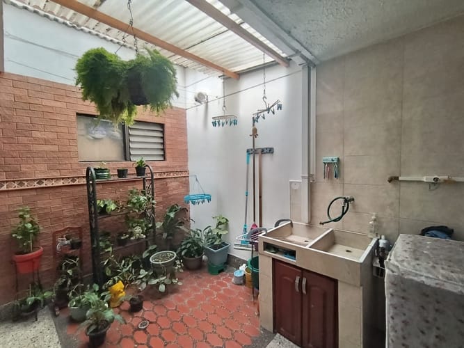 Apartamento de 4 alcobas en arriendo en Laureles, Medellín, 178 m² · foto 8 de 20