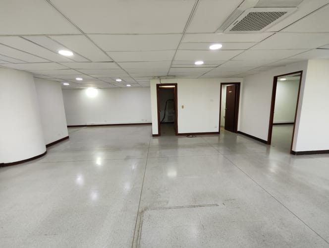 Oficina en arriendo en El Poblado, Medellín, 117 m² · foto 8 de 14
