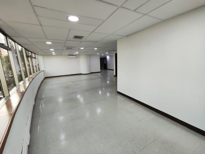 Oficina en arriendo en El Poblado, Medellín, 117 m² · foto 9 de 14