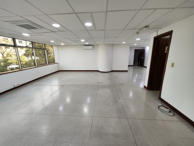 Oficina en arriendo en El Poblado, Medellín, 117 m² · foto 10 de 14