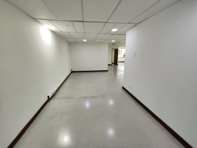 Oficina en arriendo en El Poblado, Medellín, 117 m² · foto 11 de 14