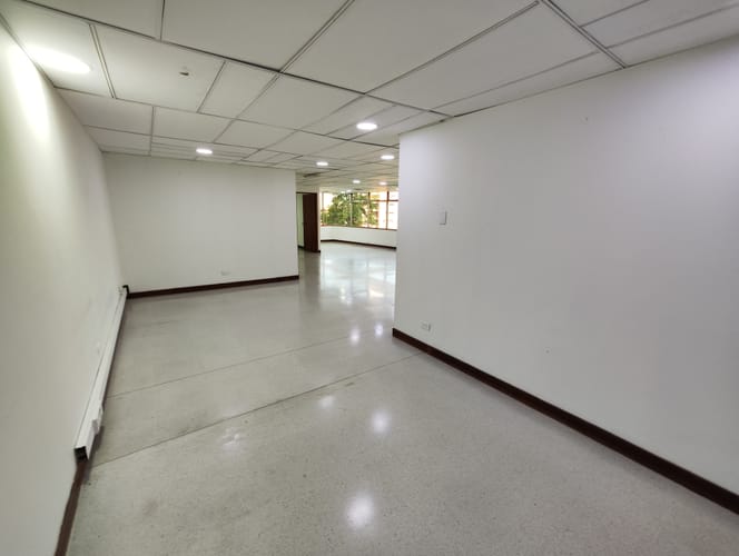 Oficina en arriendo en El Poblado, Medellín, 117 m² · foto 12 de 14