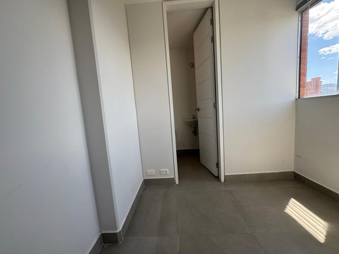 Apartamento de 2 alcobas en arriendo en El Poblado, Medellín, 155 m² · foto 15 de 20