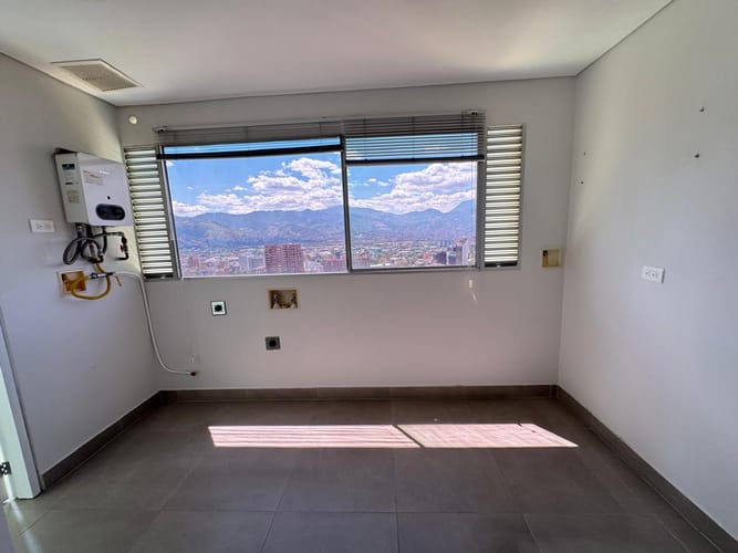 Apartamento de 2 alcobas en arriendo en El Poblado, Medellín, 155 m² · foto 16 de 20