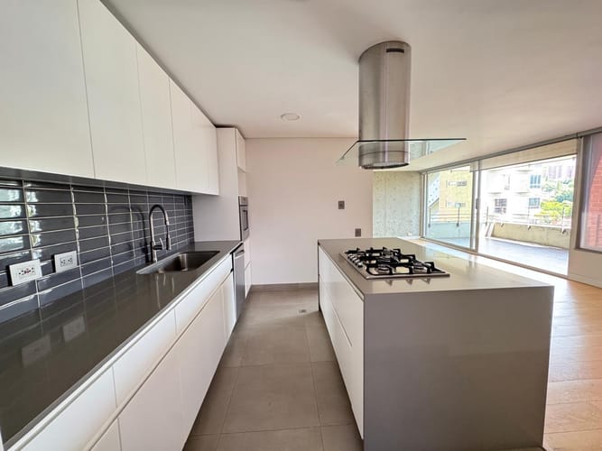 Apartamento de 2 alcobas en arriendo en El Poblado, Medellín, 155 m² · foto 17 de 20