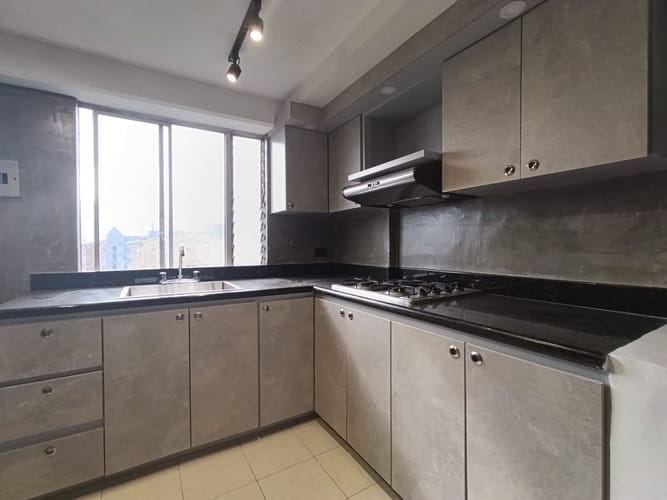 Apartamento de 3 alcobas en arriendo en El Poblado, Medellín, 64 m² · foto 4 de 13