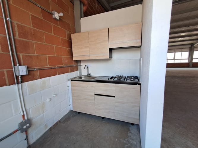 Bodega en arriendo en Laureles, Medellín, 290 m² · foto 4 de 18