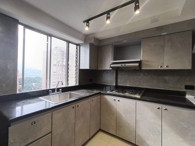 Apartamento de 3 alcobas en arriendo en El Poblado, Medellín, 64 m² · foto 12 de 13