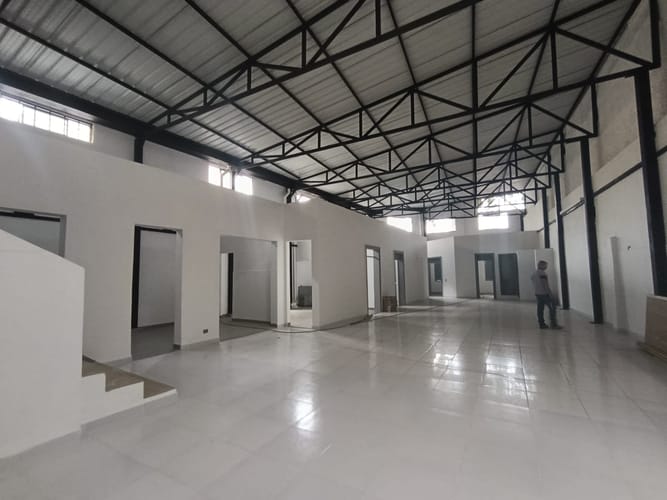 Bodega en arriendo en Bombona No.1, Medellín, 300 m² · foto 2 de 20