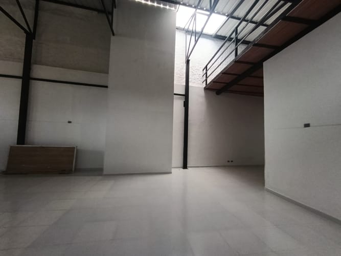 Bodega en arriendo en Bombona No.1, Medellín, 300 m² · foto 13 de 20