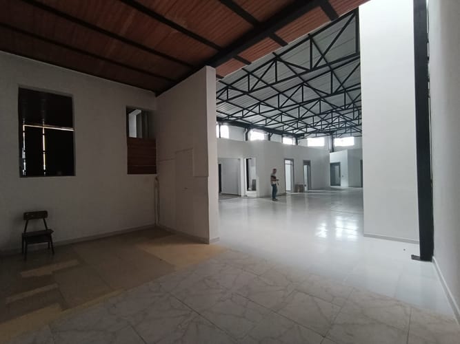Bodega en arriendo en Bombona No.1, Medellín, 300 m² · foto 14 de 20