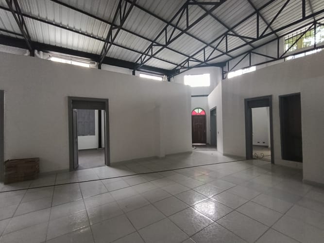 Bodega en arriendo en Bombona No.1, Medellín, 300 m² · foto 15 de 20