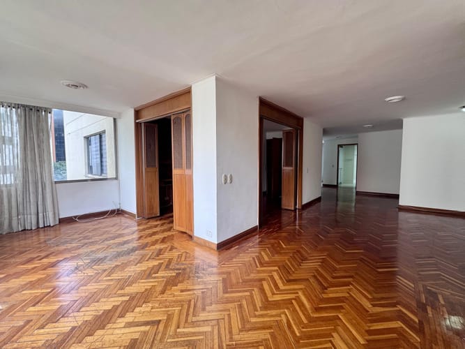 Apartamento de 3 alcobas en arriendo en El Poblado, Medellín, 200 m² · foto 2 de 13