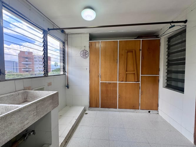 Apartamento de 3 alcobas en arriendo en El Poblado, Medellín, 200 m² · foto 7 de 13