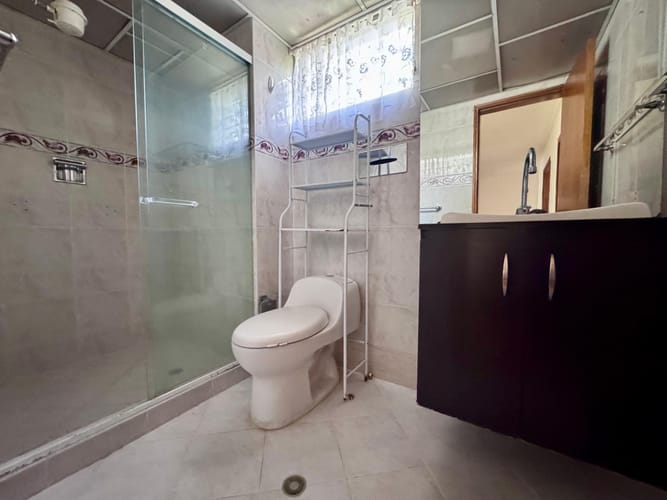 Apartamento de 3 alcobas en arriendo en El Poblado, Medellín, 200 m² · foto 8 de 13