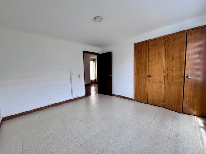 Apartamento de 3 alcobas en arriendo en El Poblado, Medellín, 200 m² · foto 9 de 13