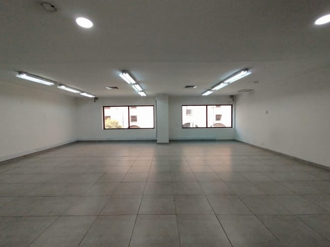 Local en arriendo en Laureles, Medellín, 345 m² · foto 2 de 18