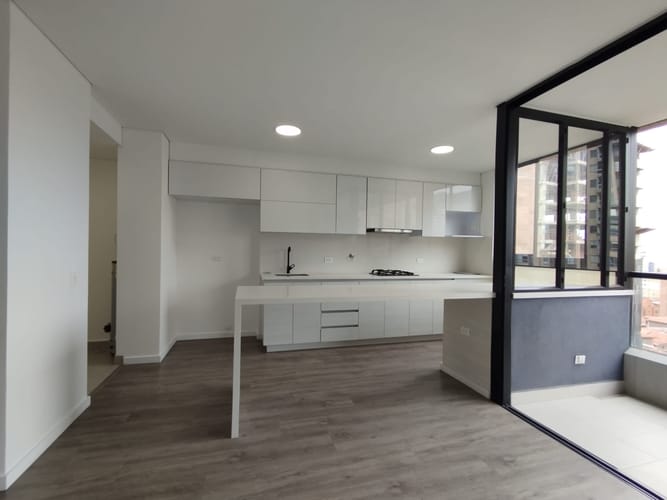 Apartamento de 2 alcobas en arriendo en El Poblado, Medellín, 95 m² · foto 2 de 20