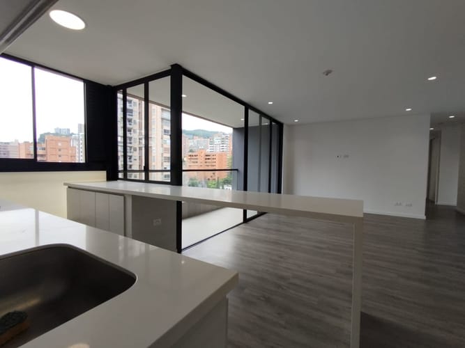 Apartamento de 2 alcobas en arriendo en El Poblado, Medellín, 95 m² · foto 5 de 20