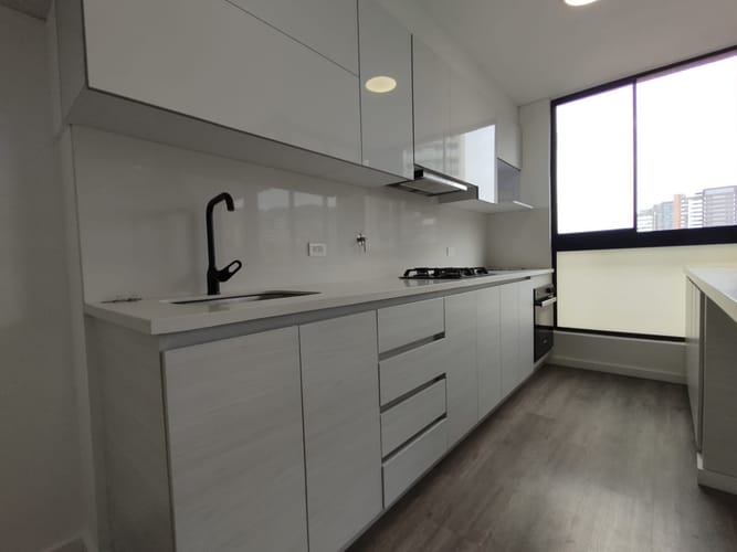 Apartamento de 2 alcobas en arriendo en El Poblado, Medellín, 95 m² · foto 7 de 20